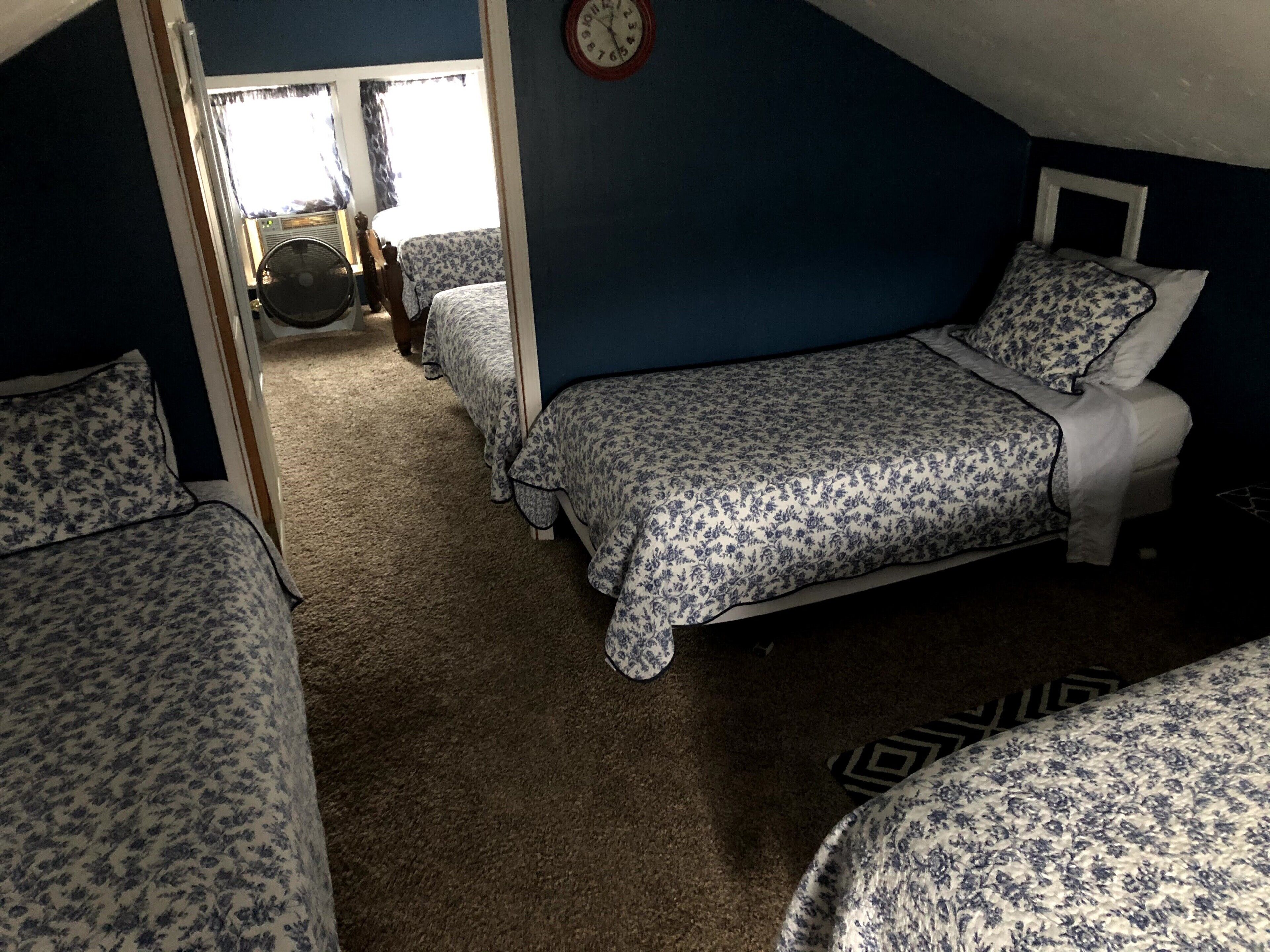 Middle of the strip! Lake Escape TOO, Sleeps 11, on private lane with lake view.