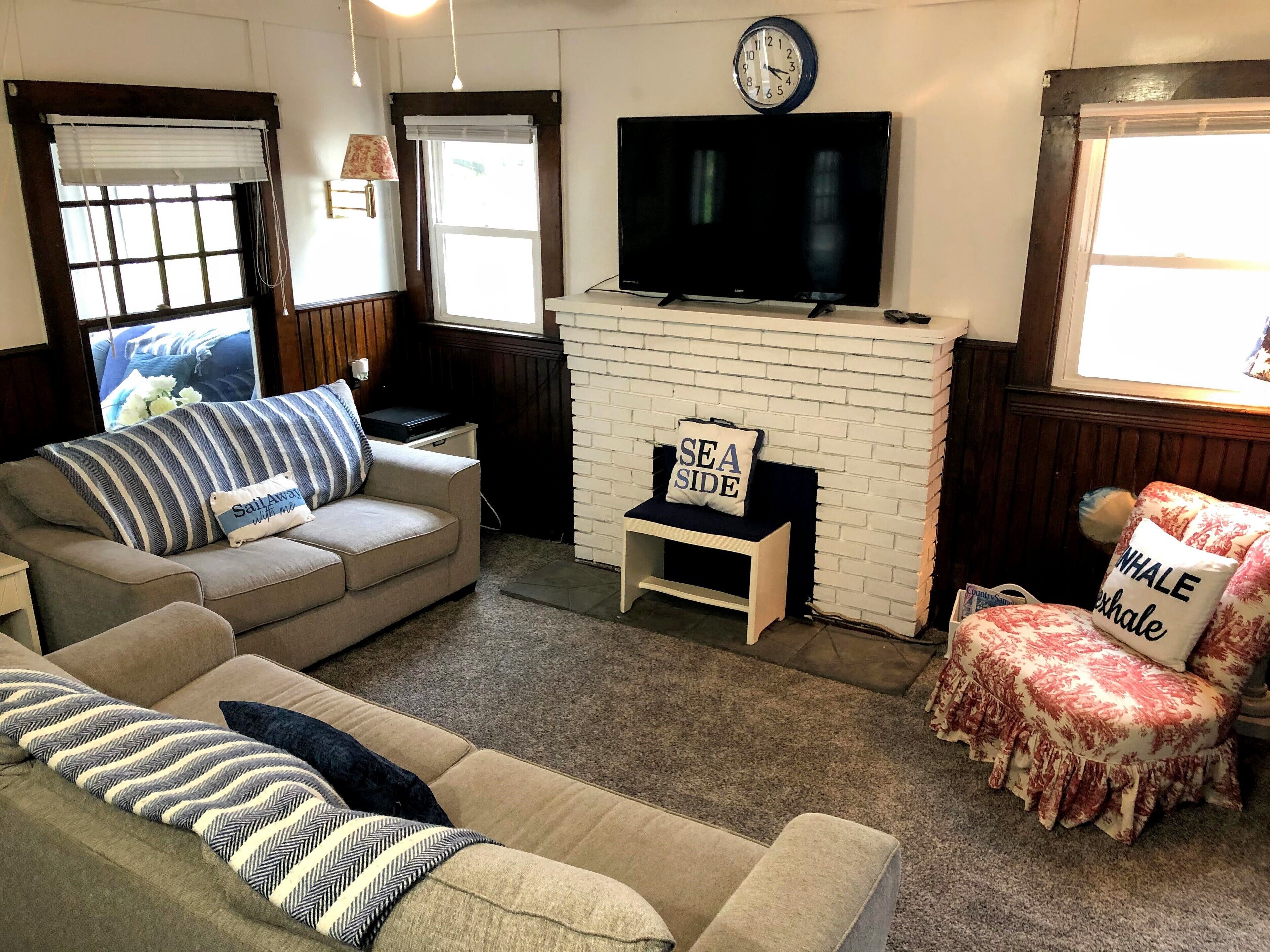 Middle of the strip! Lake Escape TOO, Sleeps 11, on private lane with lake view.