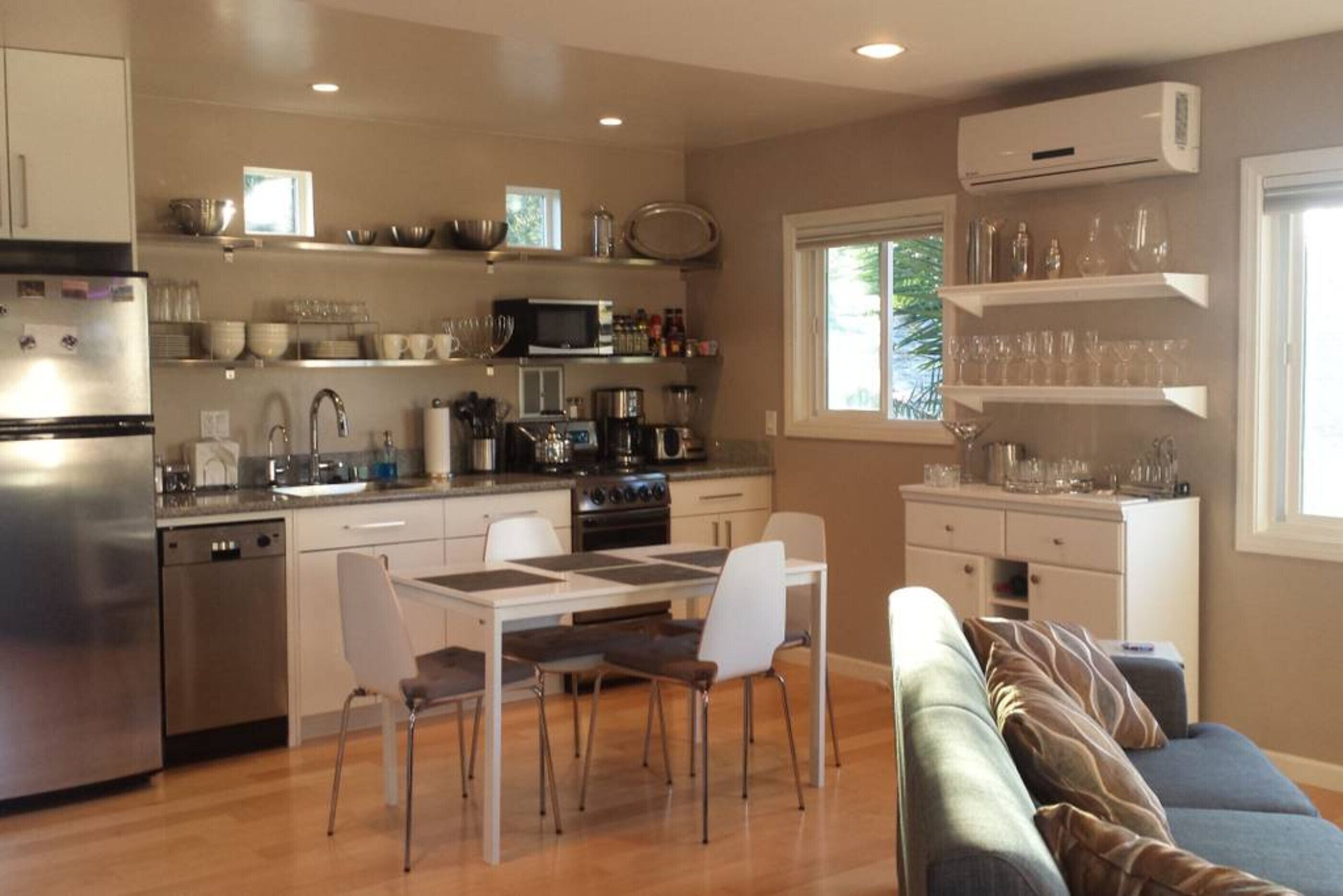 Private Luxury Studio With Parking and Laundry