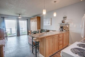 Interior - Ground Floor Beachfront Suite - Sleeps 6 - Pool and Sauna! (Lincoln City)