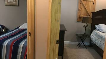 3 bedrooms, internet, bed sheets