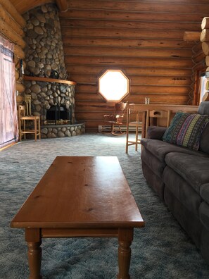 TV, fireplace, DVD player - Sleeping..... by a River? (Stanley)