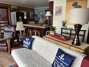 Smart-TV, Kamin, DVD-Player, Stereoanlage