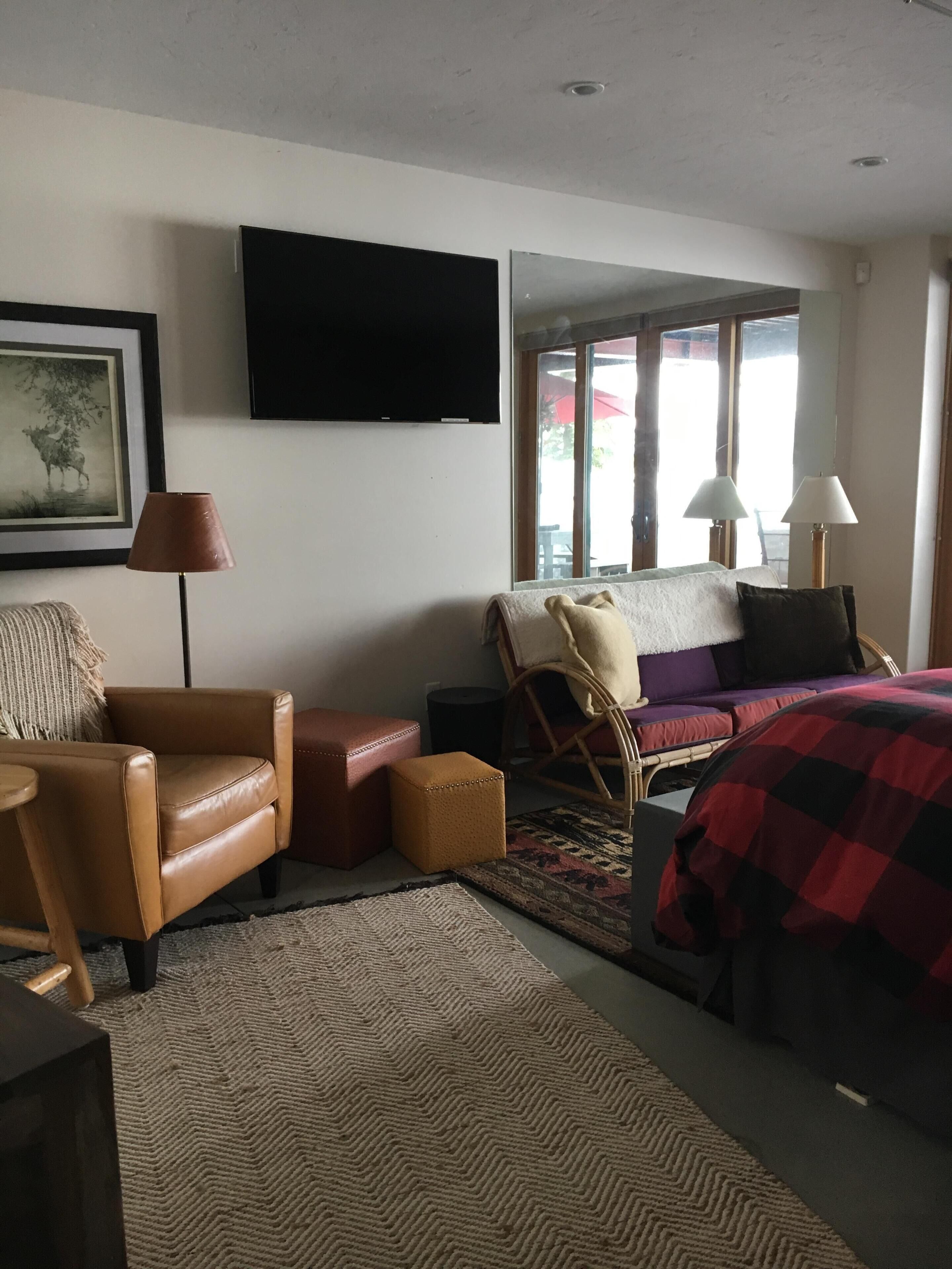 Lakefront House with Private Beach, Dock, Hot Tub, 'Boat House'