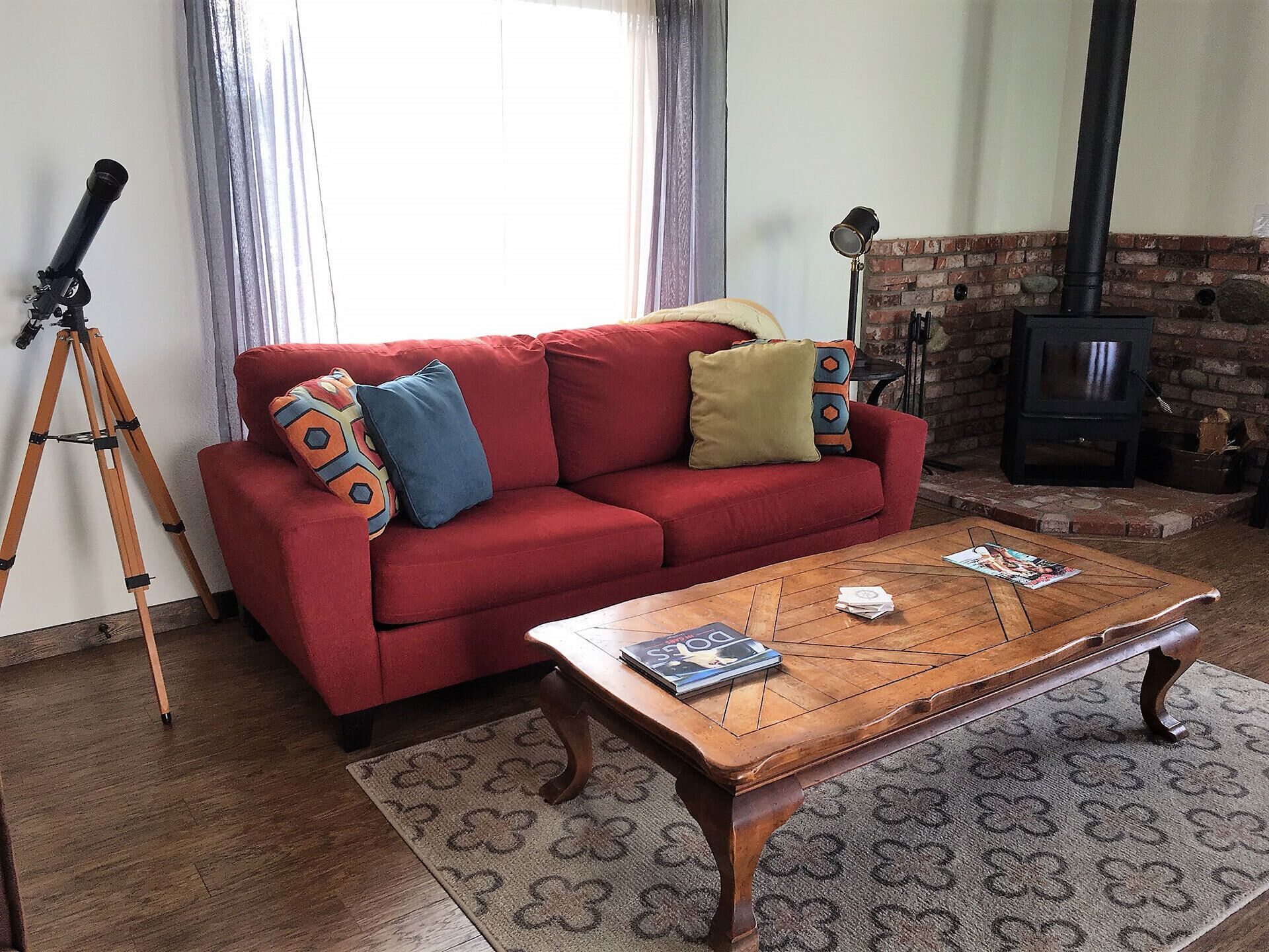 Sunnier times at Wheelhouse! Oceanview, fenced yard. Dogs bring your people!