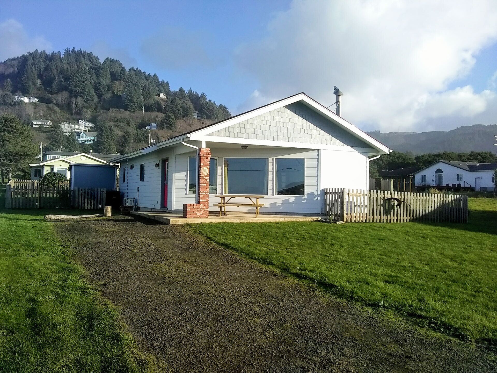 Sunnier times at Wheelhouse! Oceanview, fenced yard. Dogs bring your people!