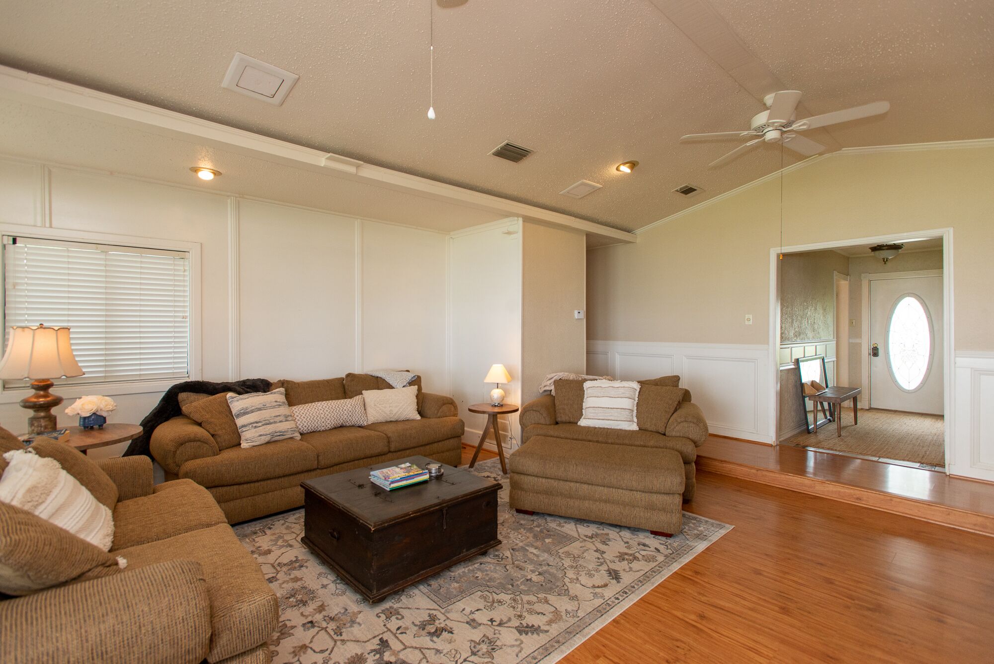 50 Off This Fall! Beautiful Lakefront Getaway on Cedar Creek Lake 