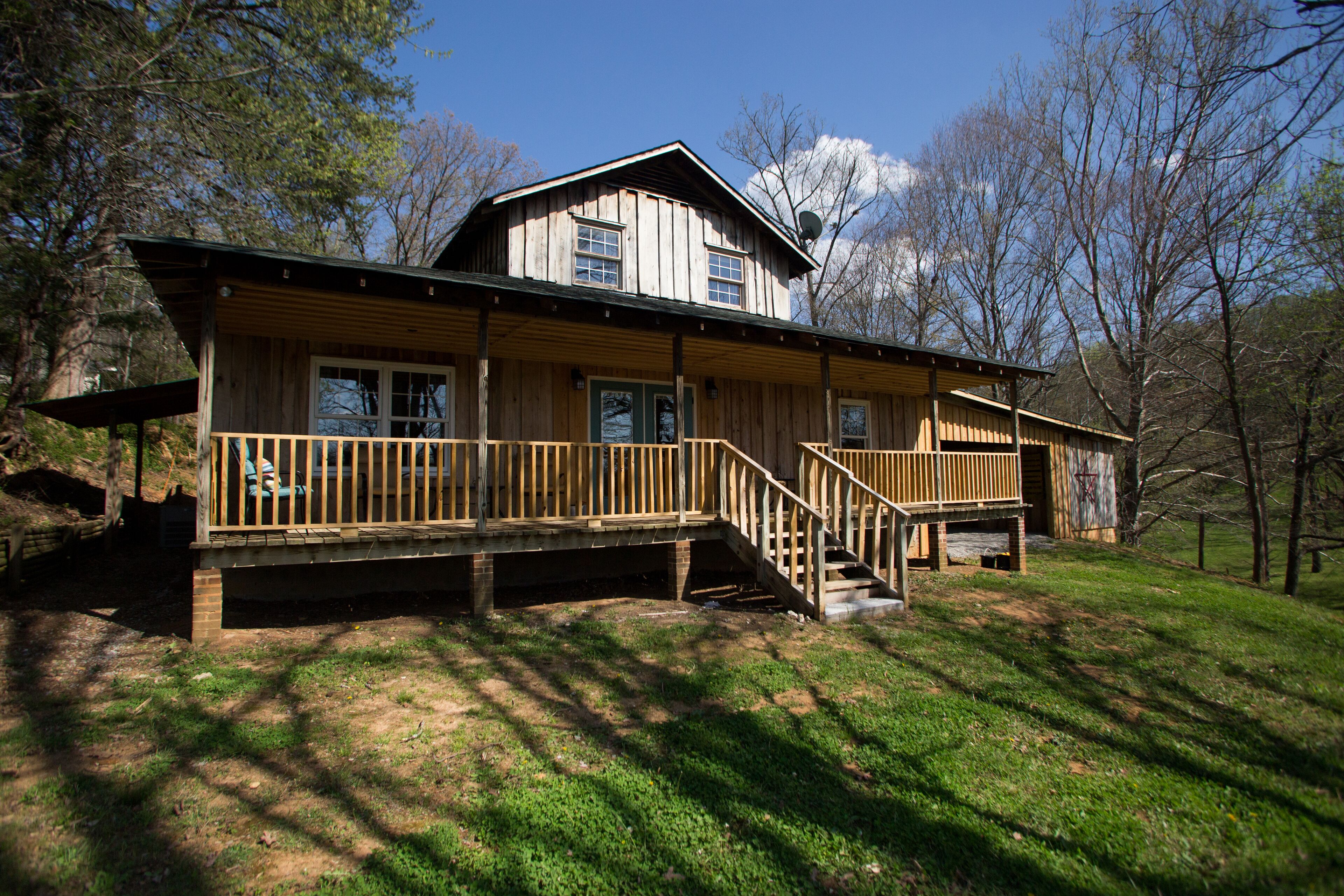 Beautiful, River-Front, Pet-Free Home