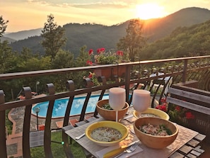 Outdoor dining - Wonderful Flat In Villa Eleonora, With Swimming Pool And Surrounded By Mountains (Piteglio (PT))