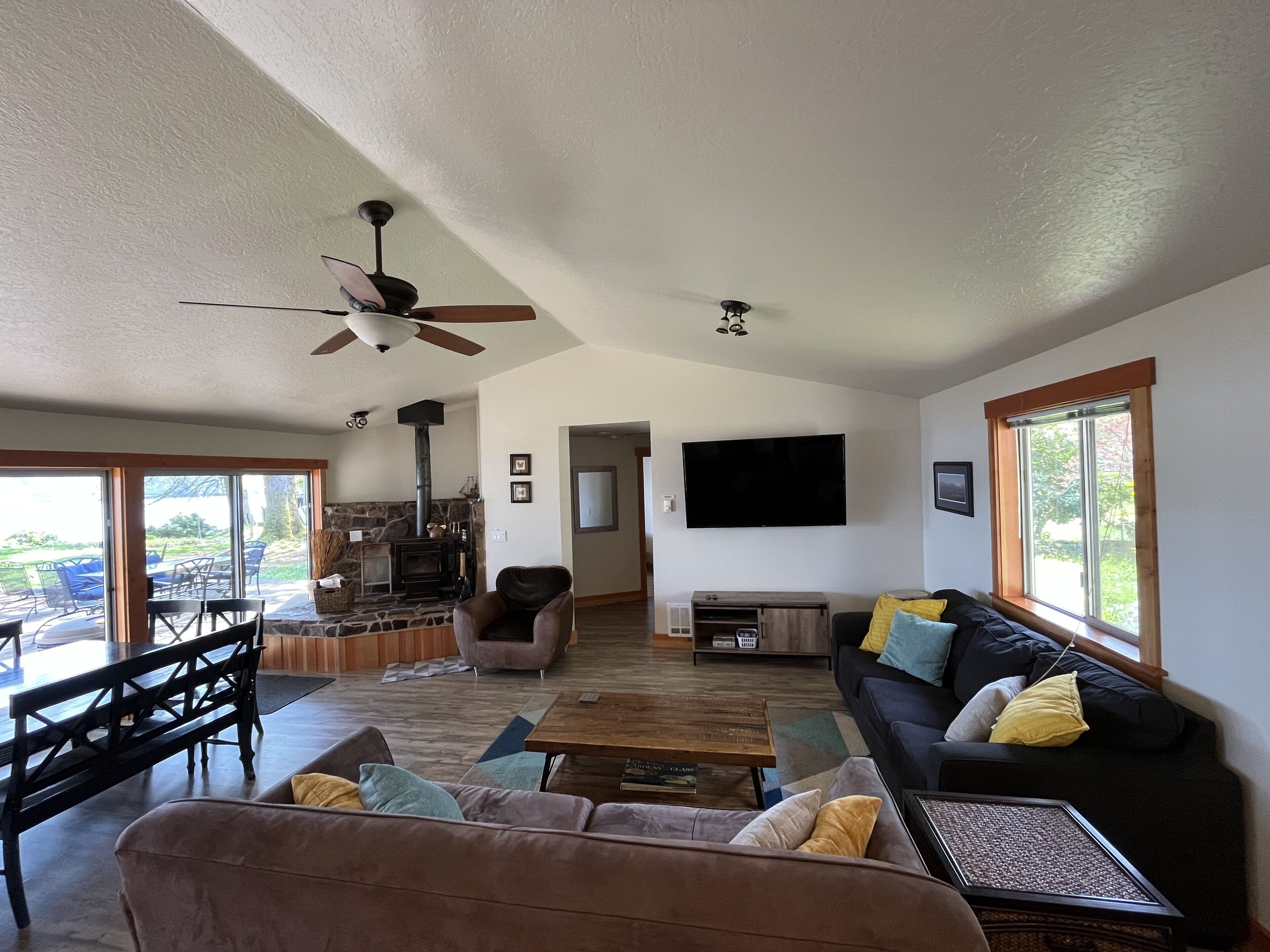 Beautiful Lake Front Home on Acre with Hot Tub & Private Dock