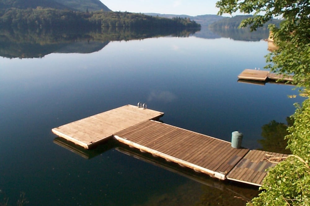 Beautiful Lake Front Home on Acre with Hot Tub & Private Dock