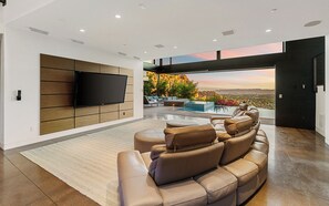 Interior - Camelback Retreat - 5BR Estate w/ Saltwater Pool, Spa & Suspension Bridge (Phoenix)