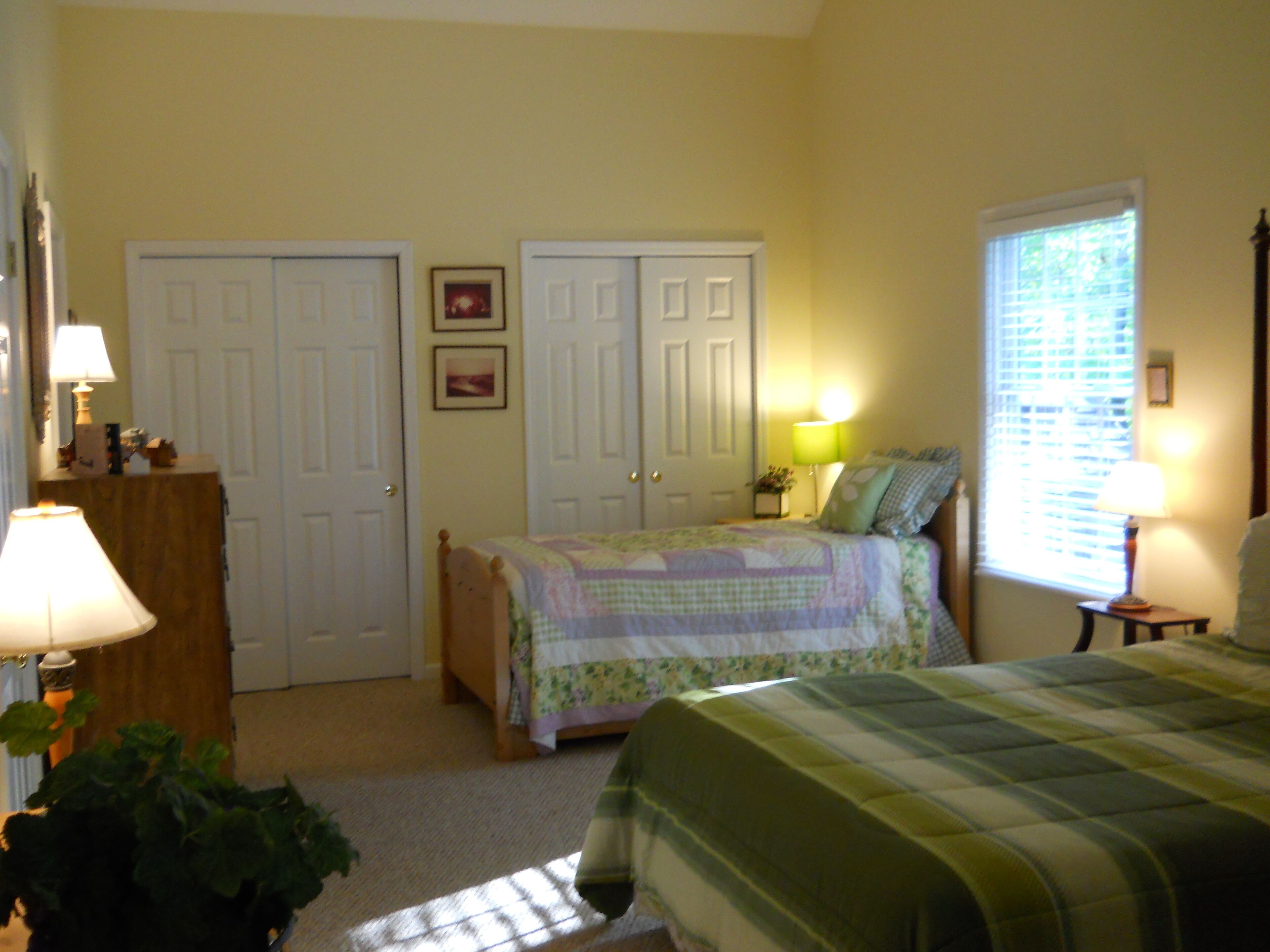 Maple Woods Cottage on beautiful Bass Lake #PSTR 22-071
6 adults/2 children