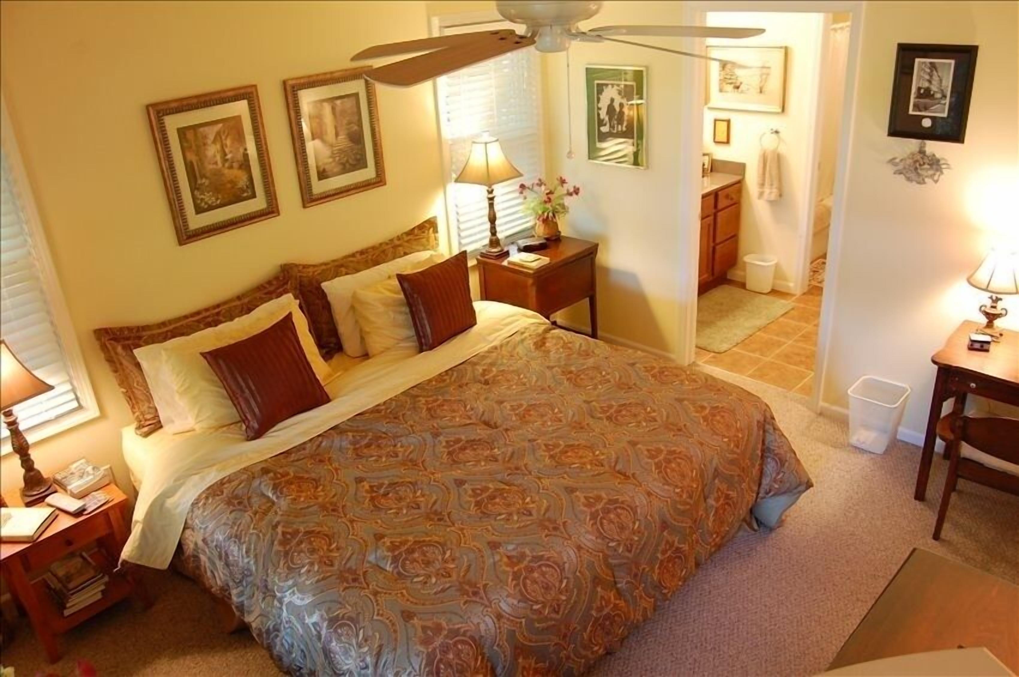 Maple Woods Cottage on beautiful Bass Lake #PSTR 22-071
6 adults/2 children