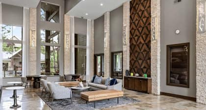 Spacious 2 bed/2bath in The Woodlands**