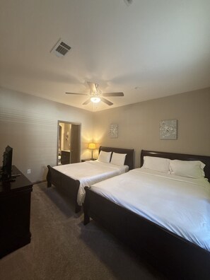 2 bedrooms, desk, iron/ironing board, WiFi