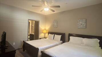 2 Schlafzimmer, Schreibtisch, Bügeleisen/Bügelbrett, WLAN