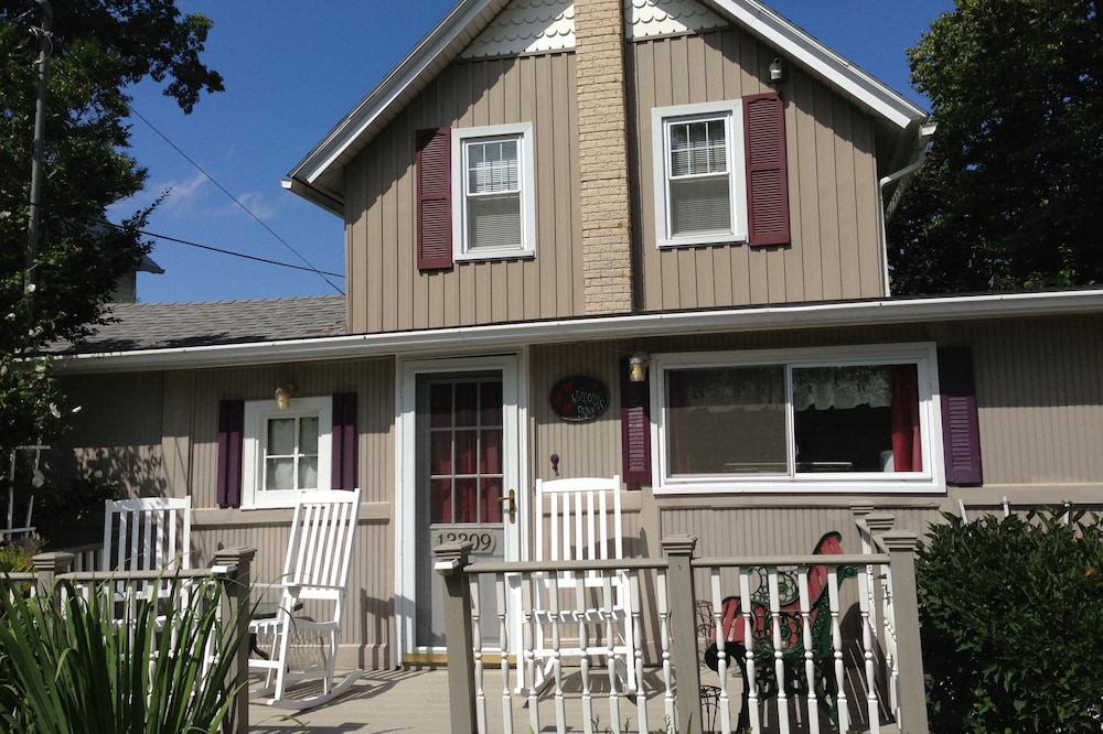 Quiet, Cozy Cottage With Two Waterfronts, On Lake Ontario And Johnson's Creek