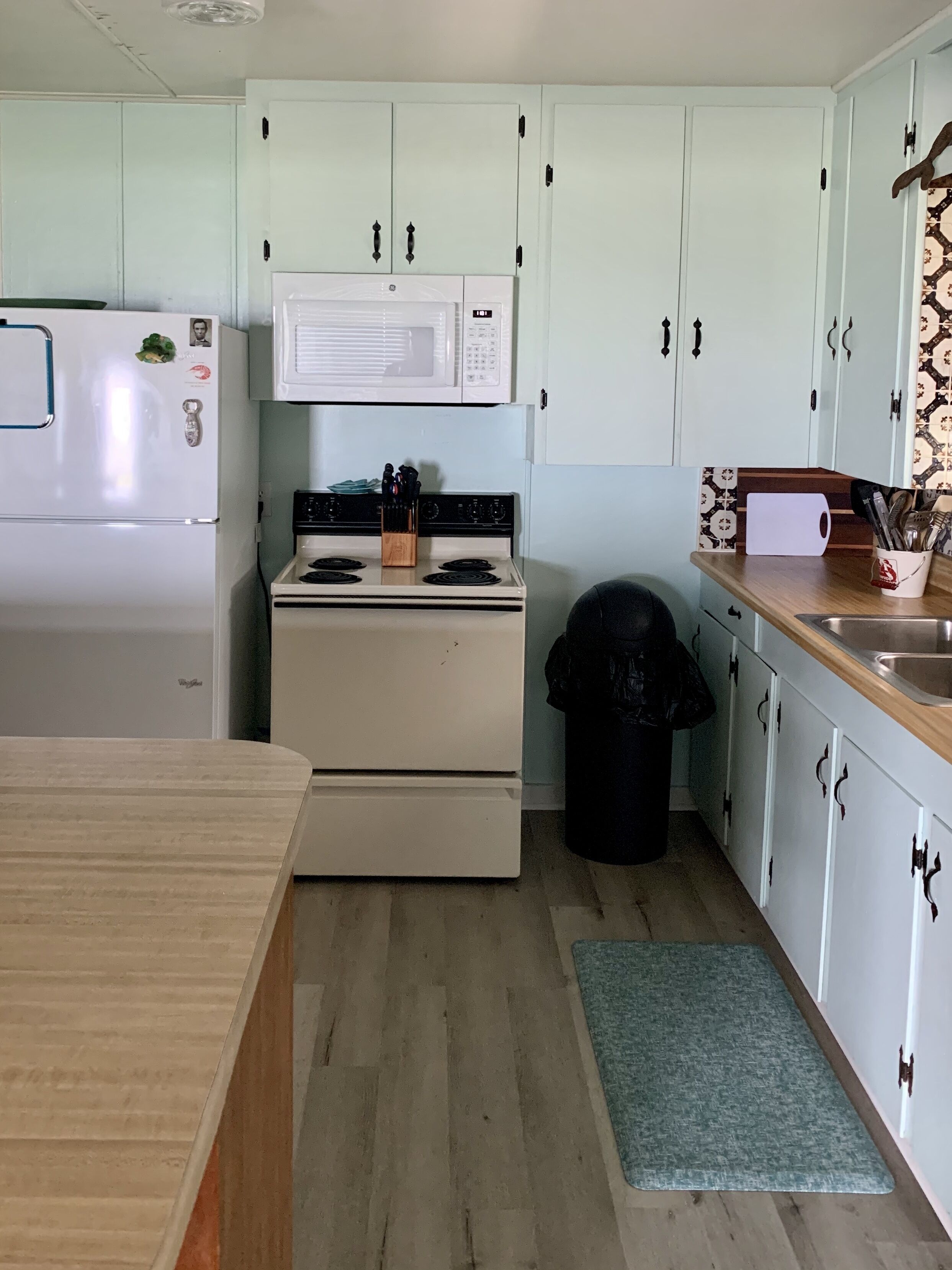 "Flying Fish" Bay Front Home!! Fishing Pier outside your front door