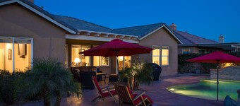 Walk to Caochella, Beautiful home on the golf course, Private pool, Sleeps 10