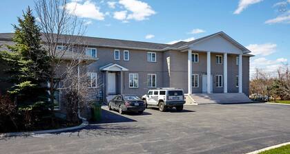White House Canada-14 chambres, 9 toilettes sur 3 acres pour 28 invités à Brampton