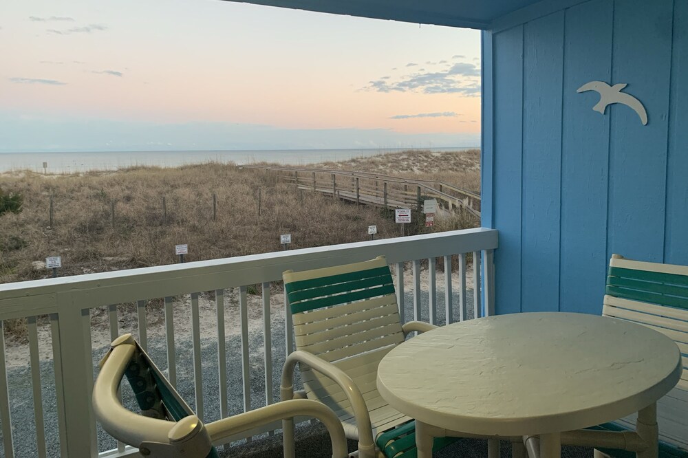 Oceanfront 2 bedroom condo- Pet Friendly- Mermaids Retreat