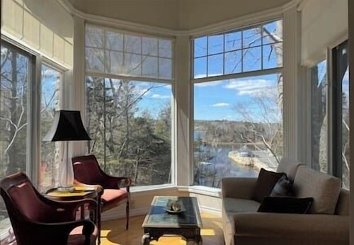 Oceanfront Boutique Style - 10 minutes To Downtown