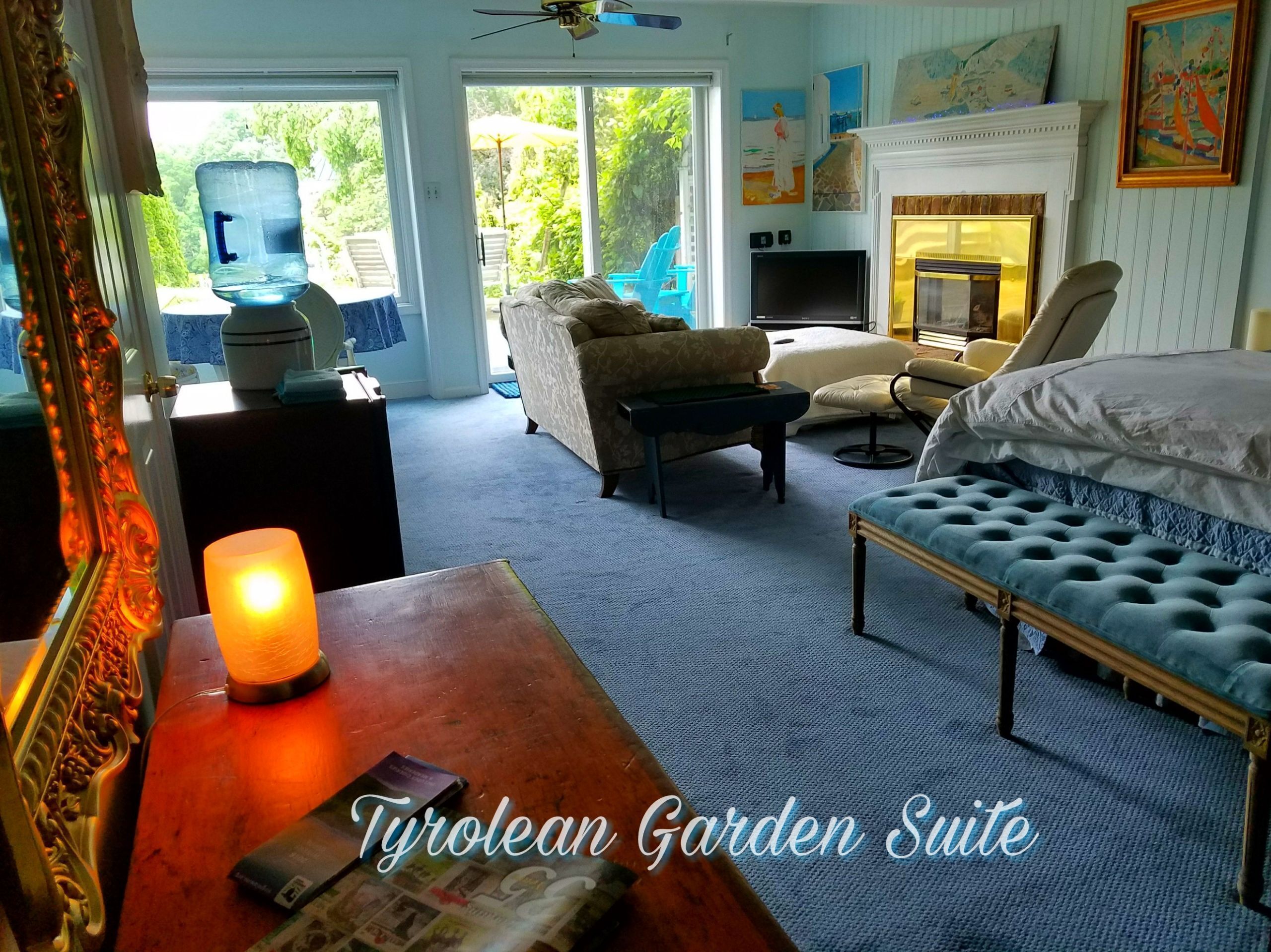 Tyrolean garden with pool and separate entrance to the art room