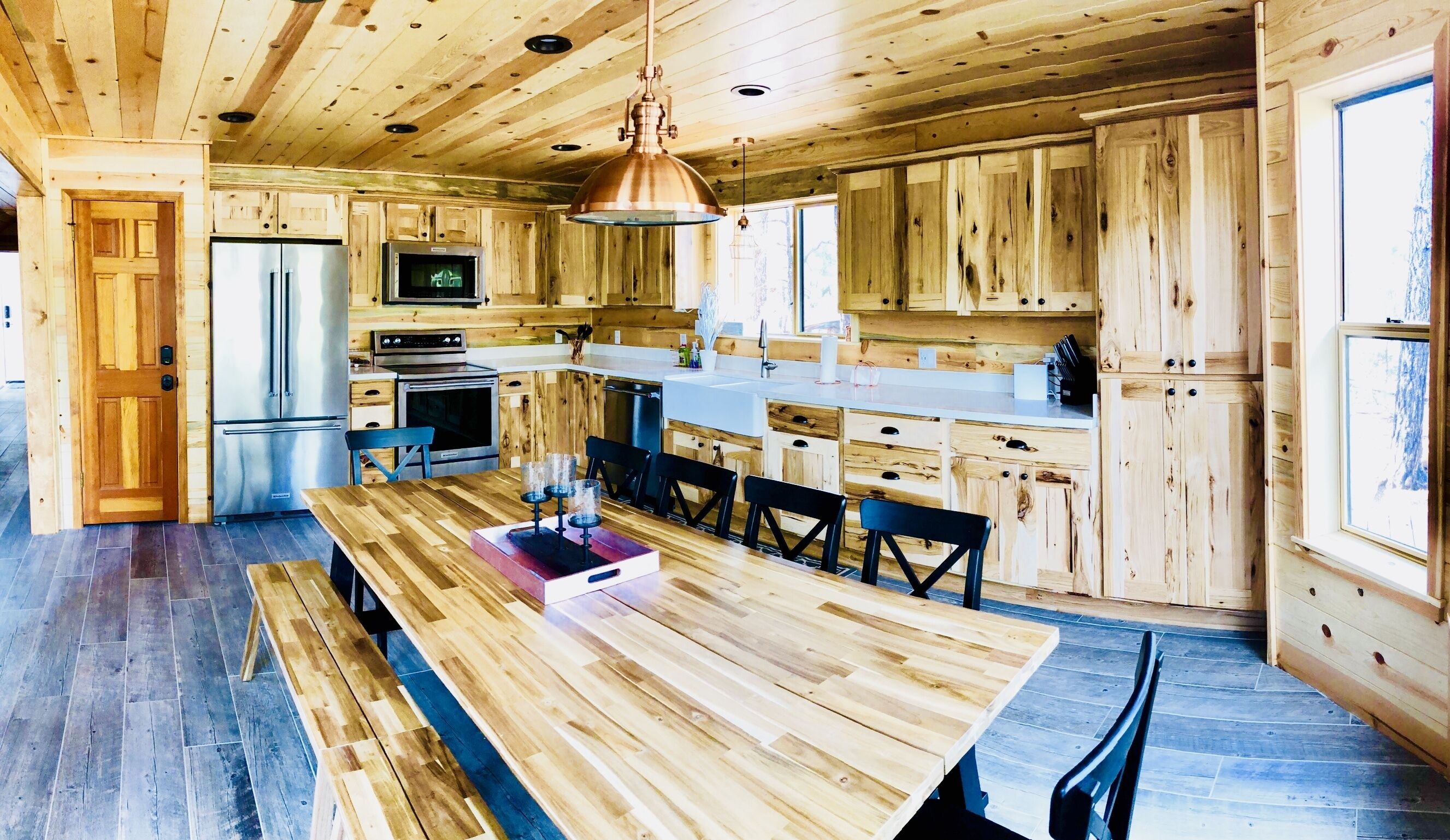 Luxury Remote Cabin on the national forest, HUGE Game room, Hot Tub & more