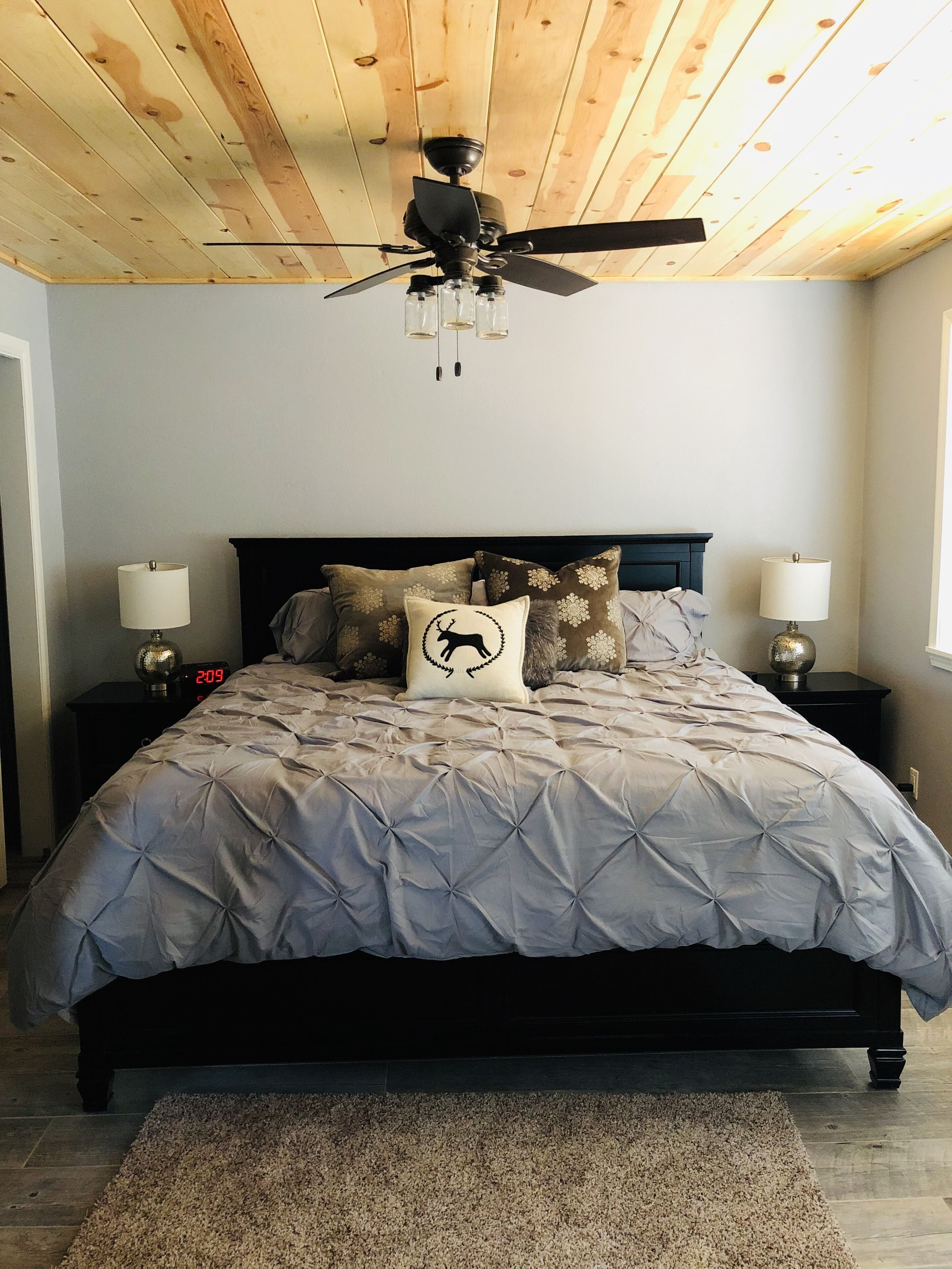 Luxury Remote Cabin on the national forest, HUGE Game room, Hot Tub & more