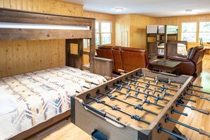 7 bedrooms, in-room safe, desk, iron/ironing board