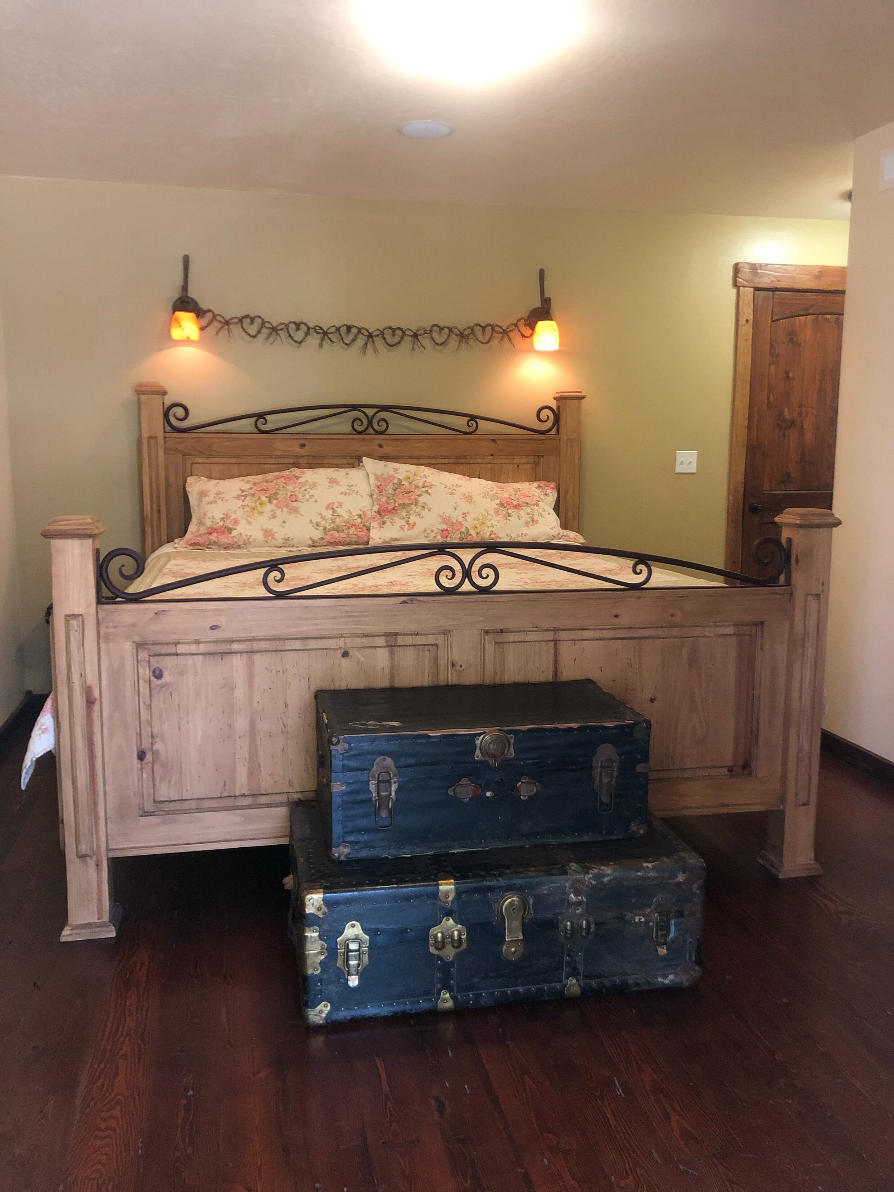 4 عدّة غرف نوم ومكتب ومكواة/لوح كي وواي فاي