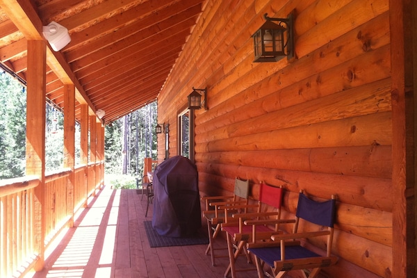 The 625’ wrap around covered deck featuring outdoor speakers, grill, and lights.