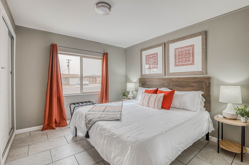 🌞4 bedrooms WITH KING BEDS by the AIRPORT with REFRIGERATION & WIFI