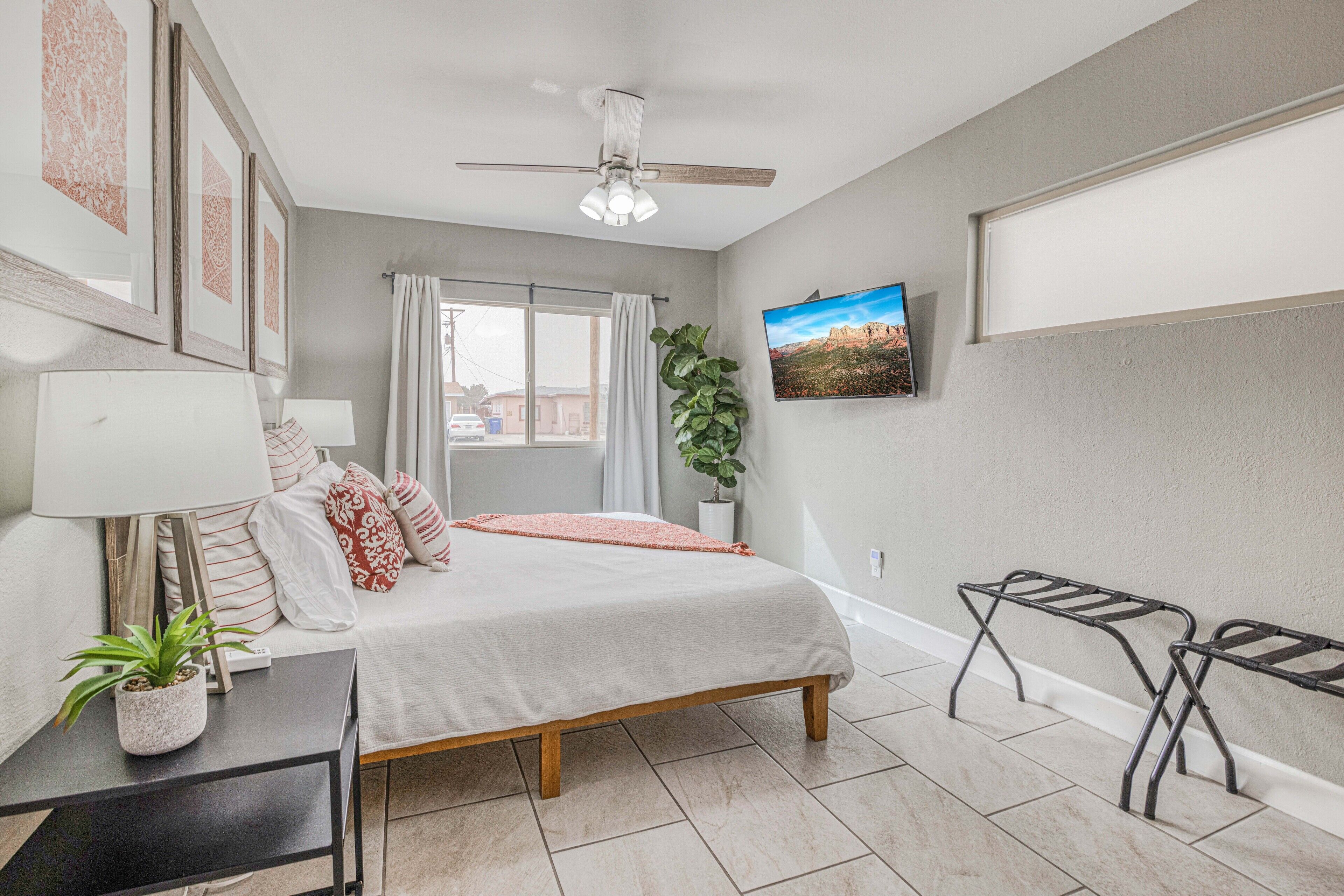 🌞4 bedrooms WITH KING BEDS by the AIRPORT with REFRIGERATION & WIFI