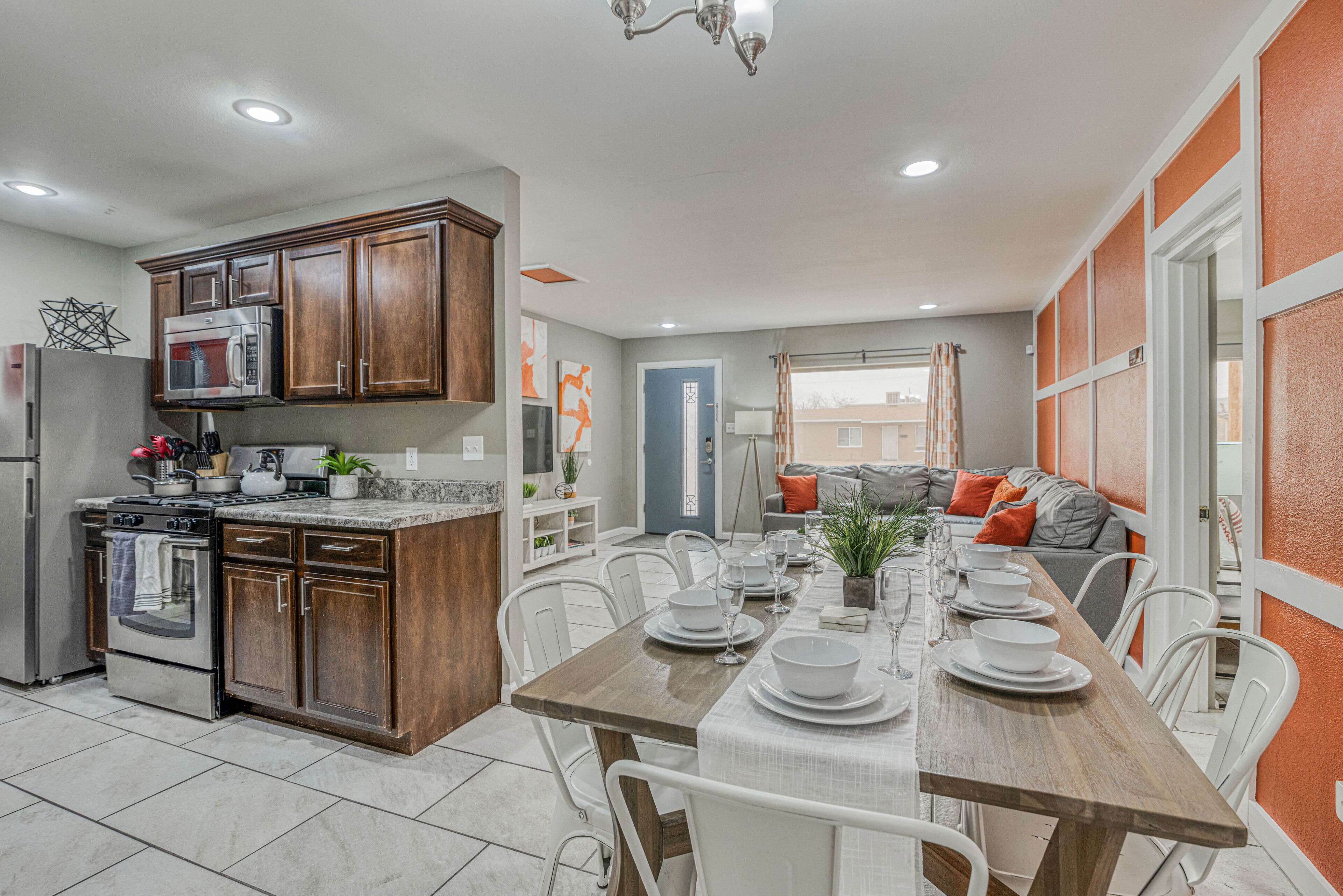 🌞4 bedrooms WITH KING BEDS by the AIRPORT with REFRIGERATION & WIFI