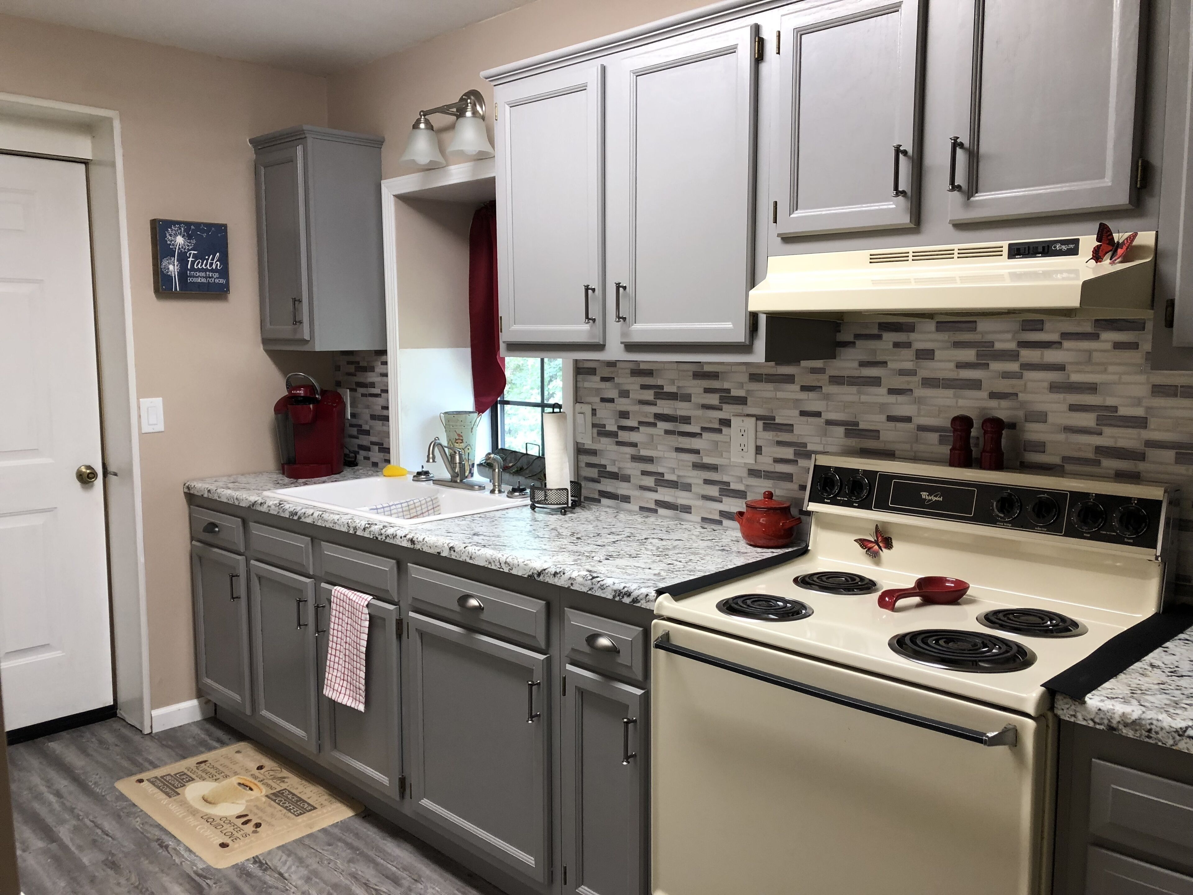 Spacious, quiet peaceful grotto in the enchanted forest.