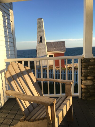 Blue Moon Cottage near scenic Pemaquid Point Lighthouse 2 Bedrooms Ocean View