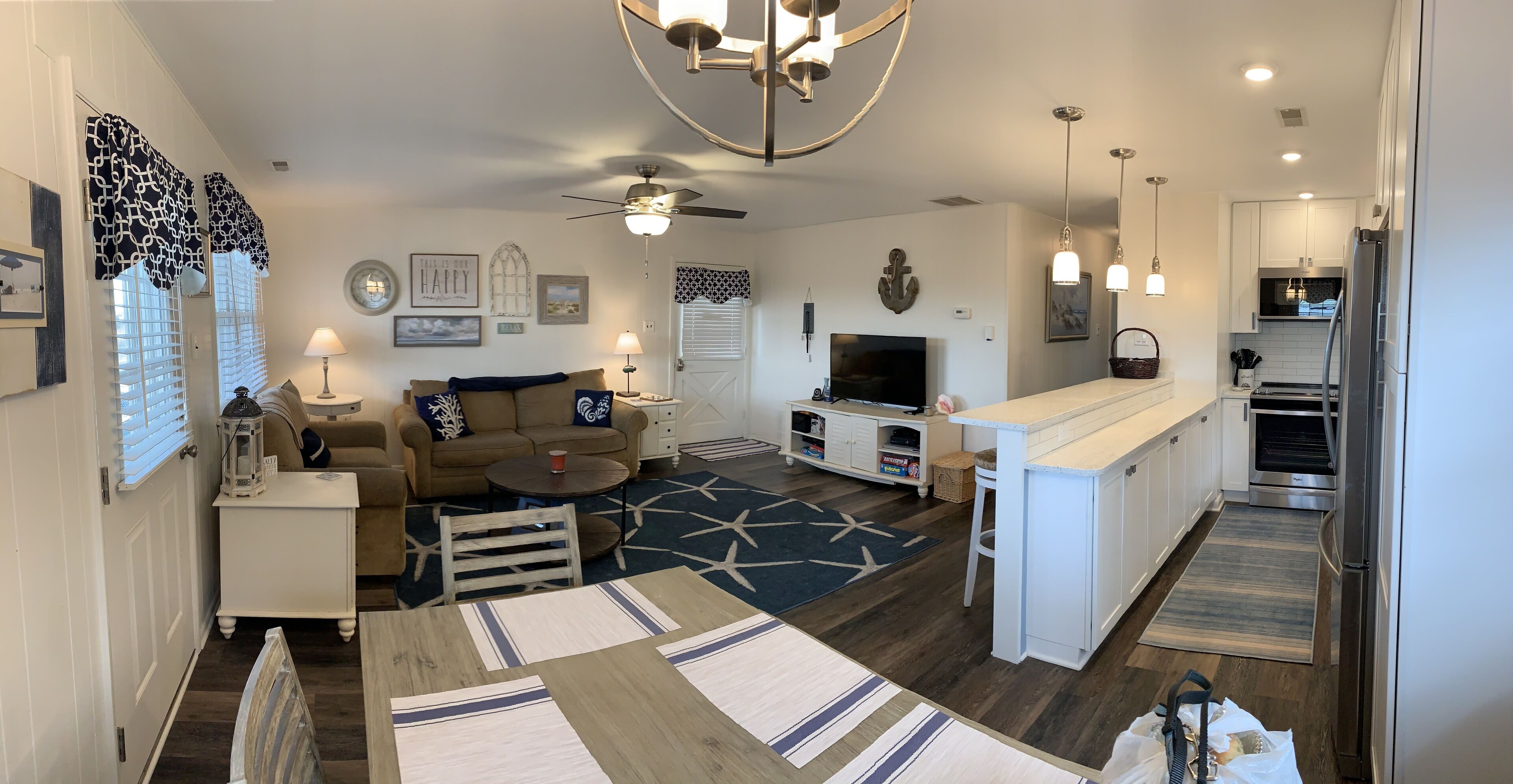 Renovated family-friendly home with sunset views! 2 blocks to beach