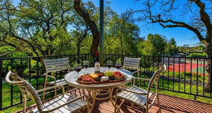 Spacious 2BR condo with pool, fireplace,at Silverado Country Club