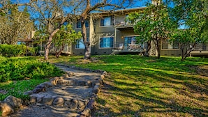 Exterior - Spacious 2BR condo with pool, fireplace,at Silverado Country Club (Napa)