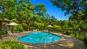 Pool - Spacious 2BR condo with pool, fireplace,at Silverado Country Club (Napa)