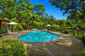 Pool - Spacious 2BR condo with pool, fireplace,at Silverado Country Club (Napa)