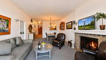TV, fireplace