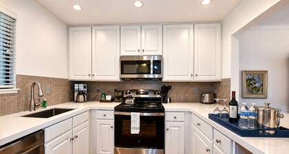 Spacious 2BR condo with pool, fireplace,at Silverado Country Club