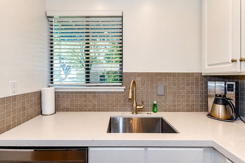 Spacious 2BR condo with pool, fireplace,at Silverado Country Club