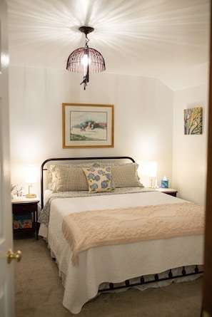2 habitaciones, escritorio, tabla de planchar con plancha y wifi gratis