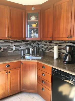 Fridge, microwave, oven, stovetop - Elegant Windsor Waikiki Condo (Honolulu)