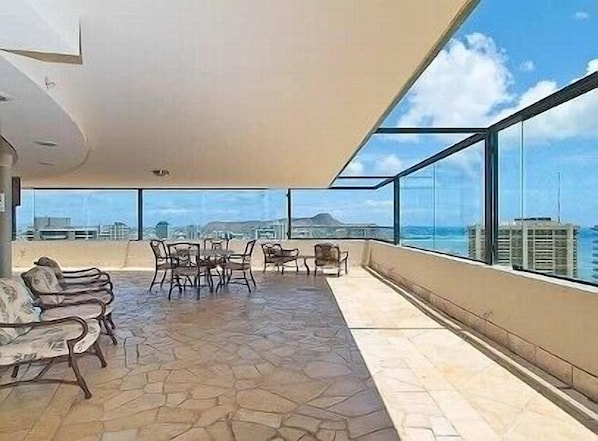 Interior - Elegant Windsor Waikiki Condo (Honolulu)