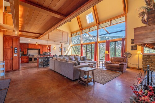 Carson View, amazing views of Carson Peak and Gull Lake, walk to Gull Lake & town